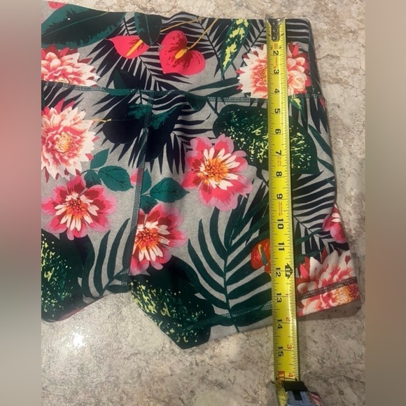 Women Old Navy Active Bike Shorts Floral Large - Picture 7 of 9